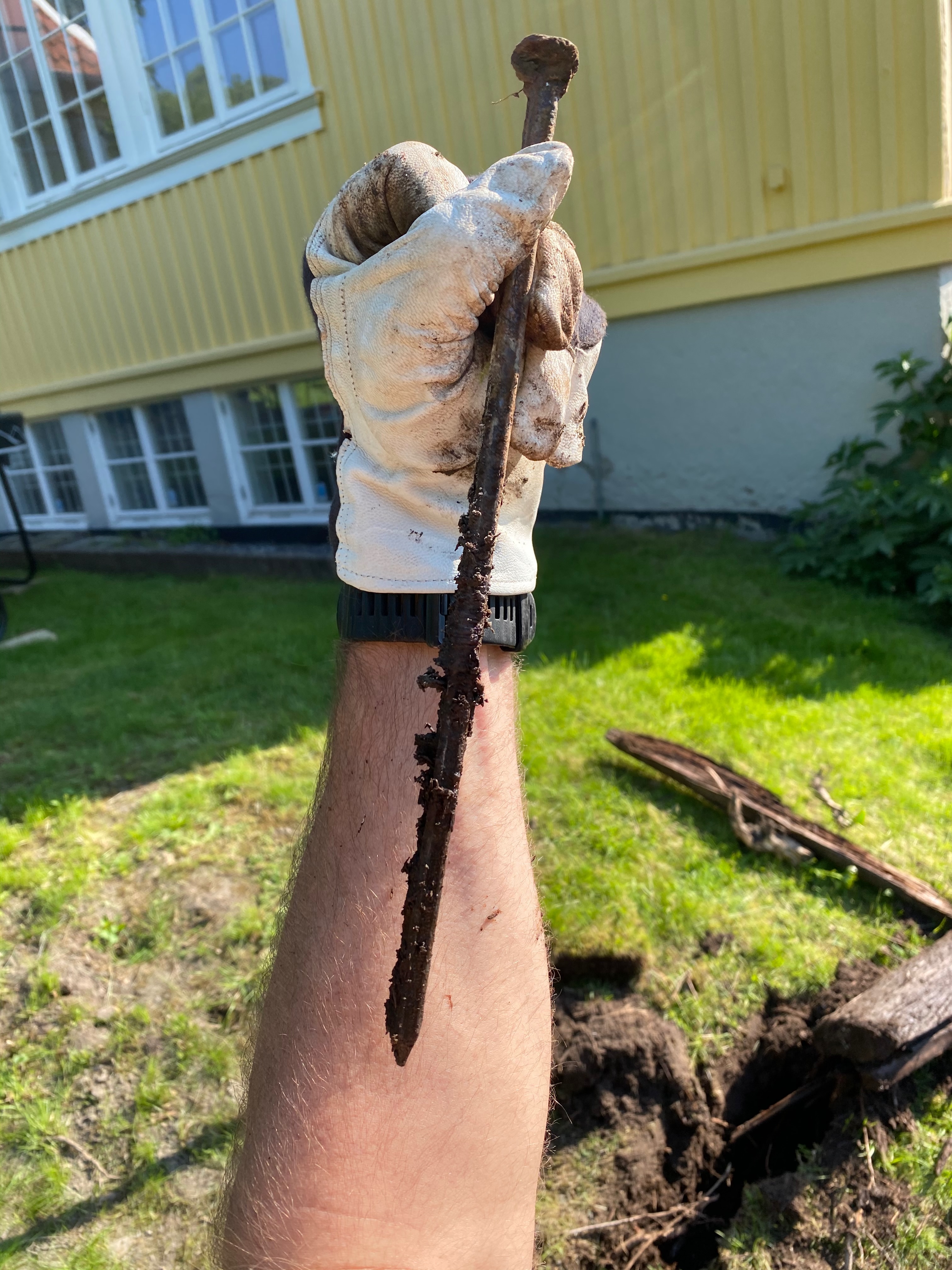 Gammal rostig smidespigg hittad under renoveringen